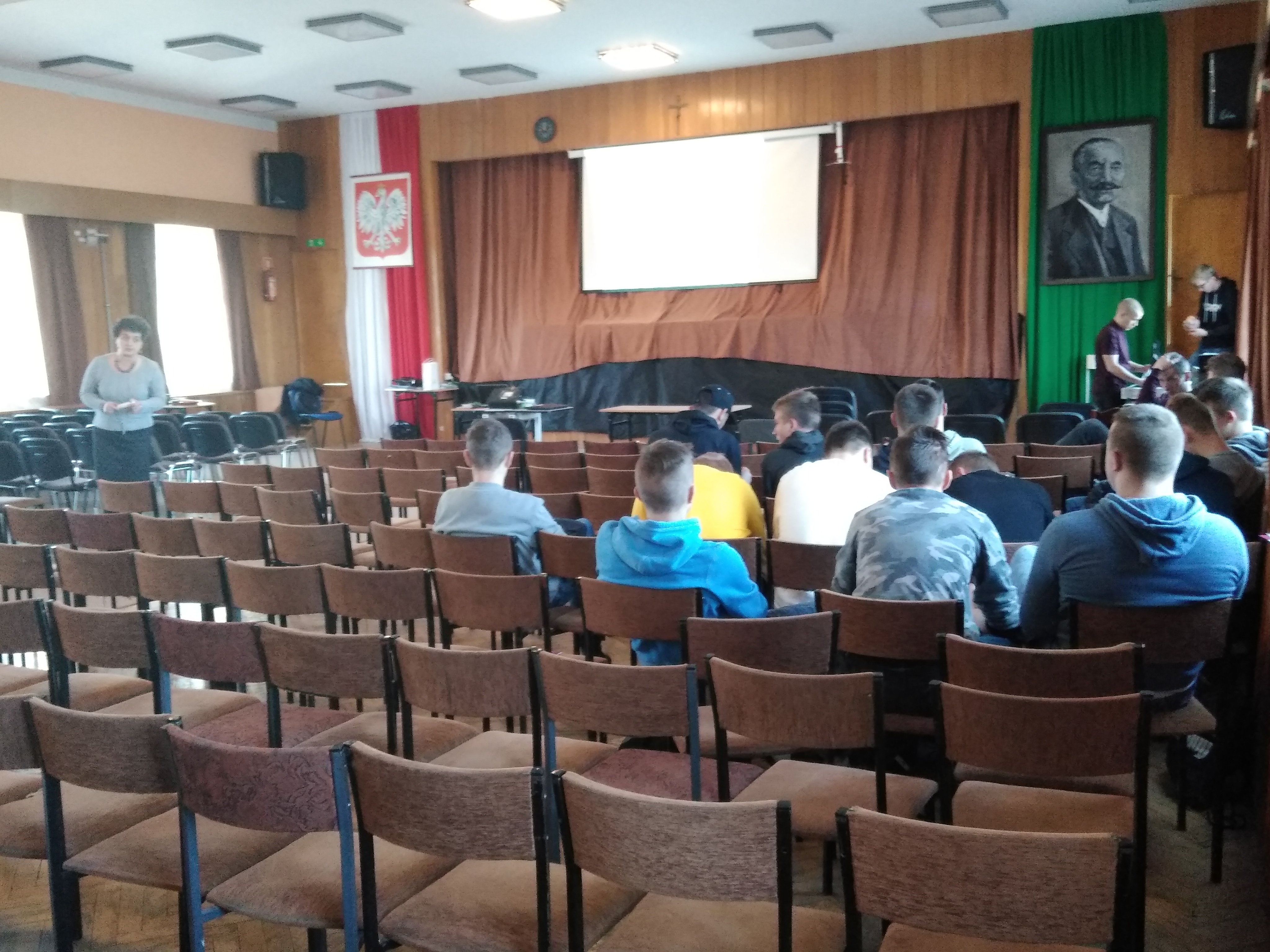 zajęcia grupowe z młodzieżą klas maturalnych w Zespole Szkół Agro-Technicznych w Ropczycach